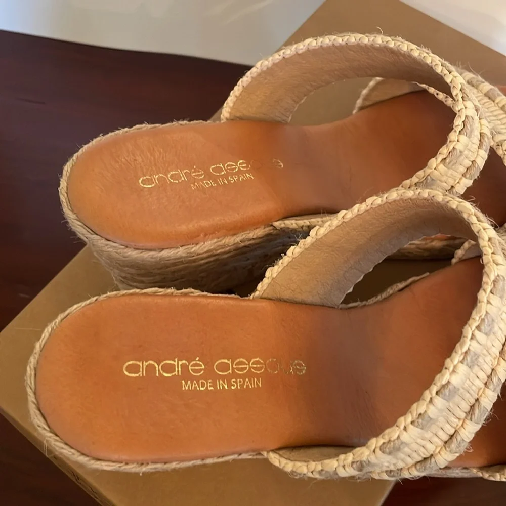 Andre Assous Nolita Rafia wedge sandals, size 8 - Picture 7 of 9